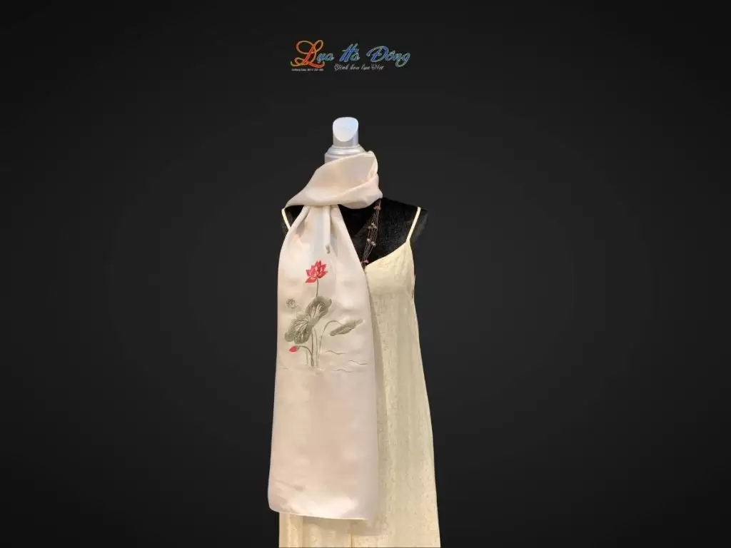 Khăn lụa trơn thêu sen trắng ngọc trai