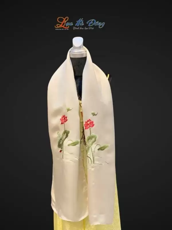 Khăn lụa trơn thêu sen trắng ngọc trai