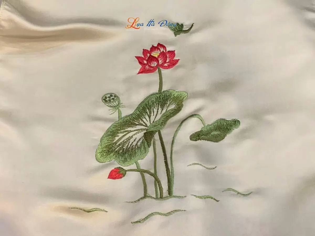 Khăn lụa trơn thêu sen trắng ngọc trai
