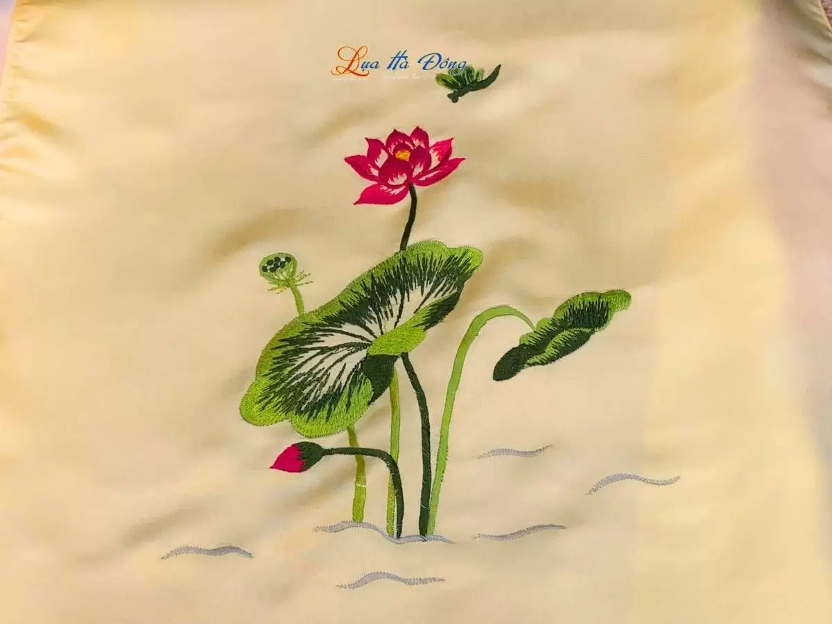 Khăn lụa trơn thêu sen vàng mỡ gà
