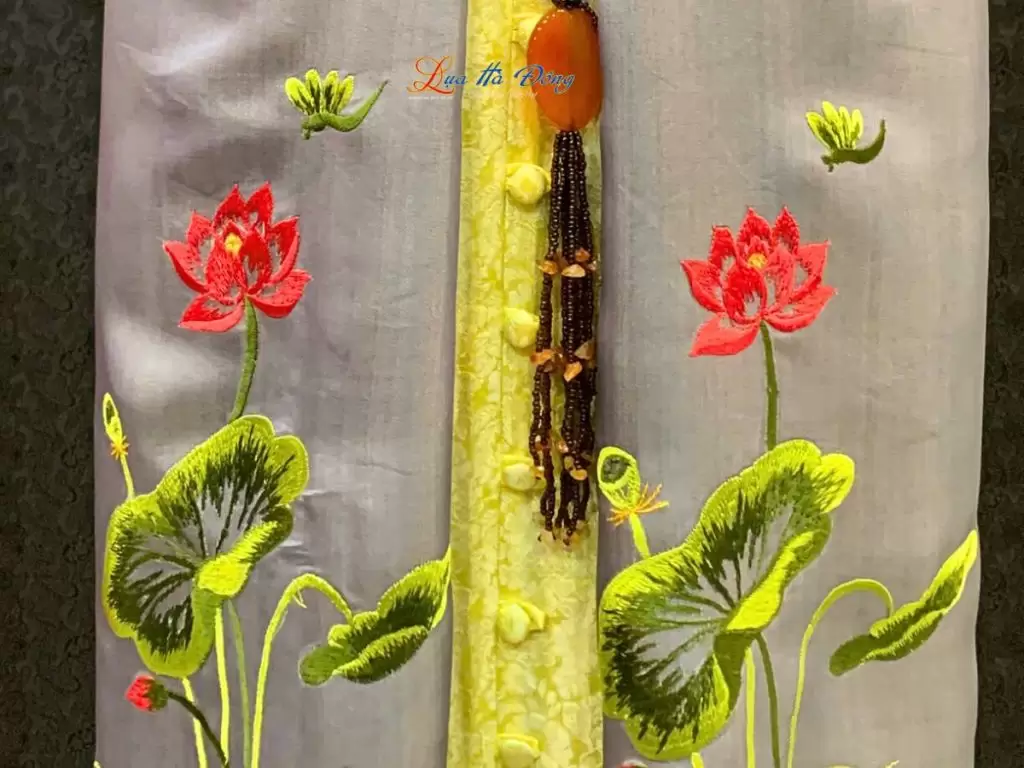 Khăn lụa trơn thêu sen xám