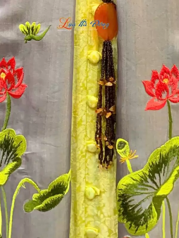 Khăn lụa trơn thêu sen xám