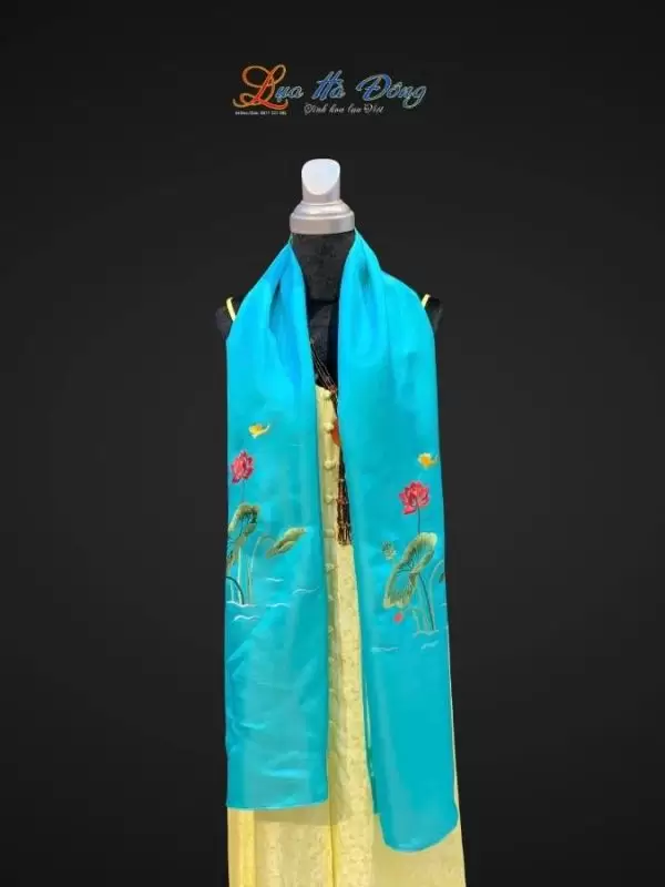 Khăn lụa trơn thêu sen xanh ngọc