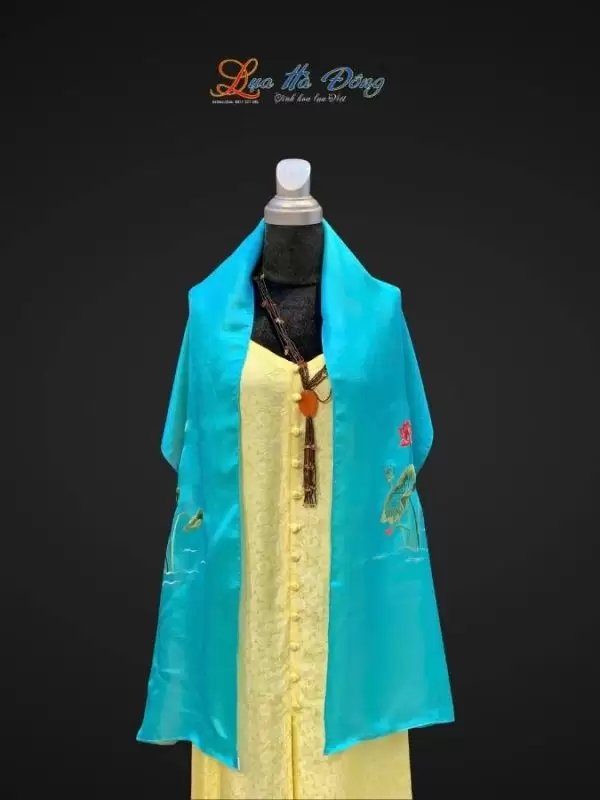 Khăn lụa trơn thêu sen xanh ngọc