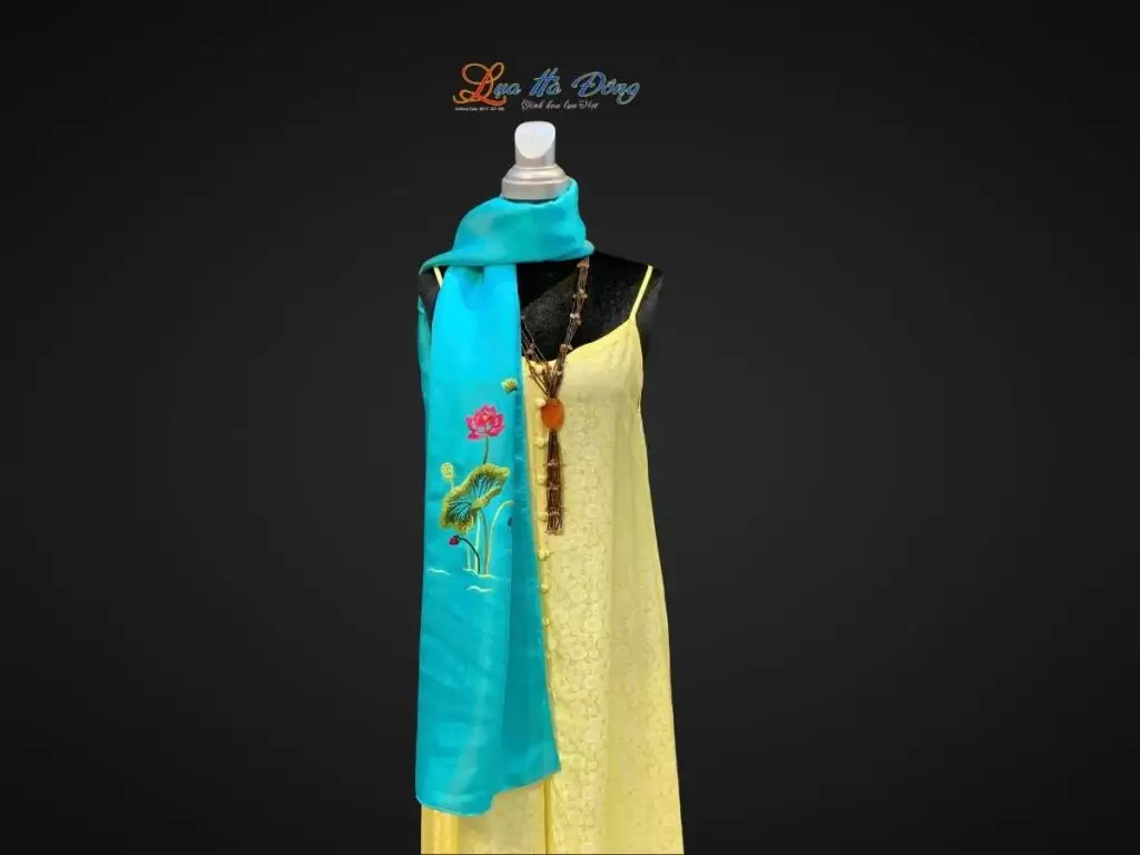 Khăn lụa trơn thêu sen xanh ngọc