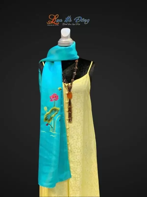 Khăn lụa trơn thêu sen xanh ngọc