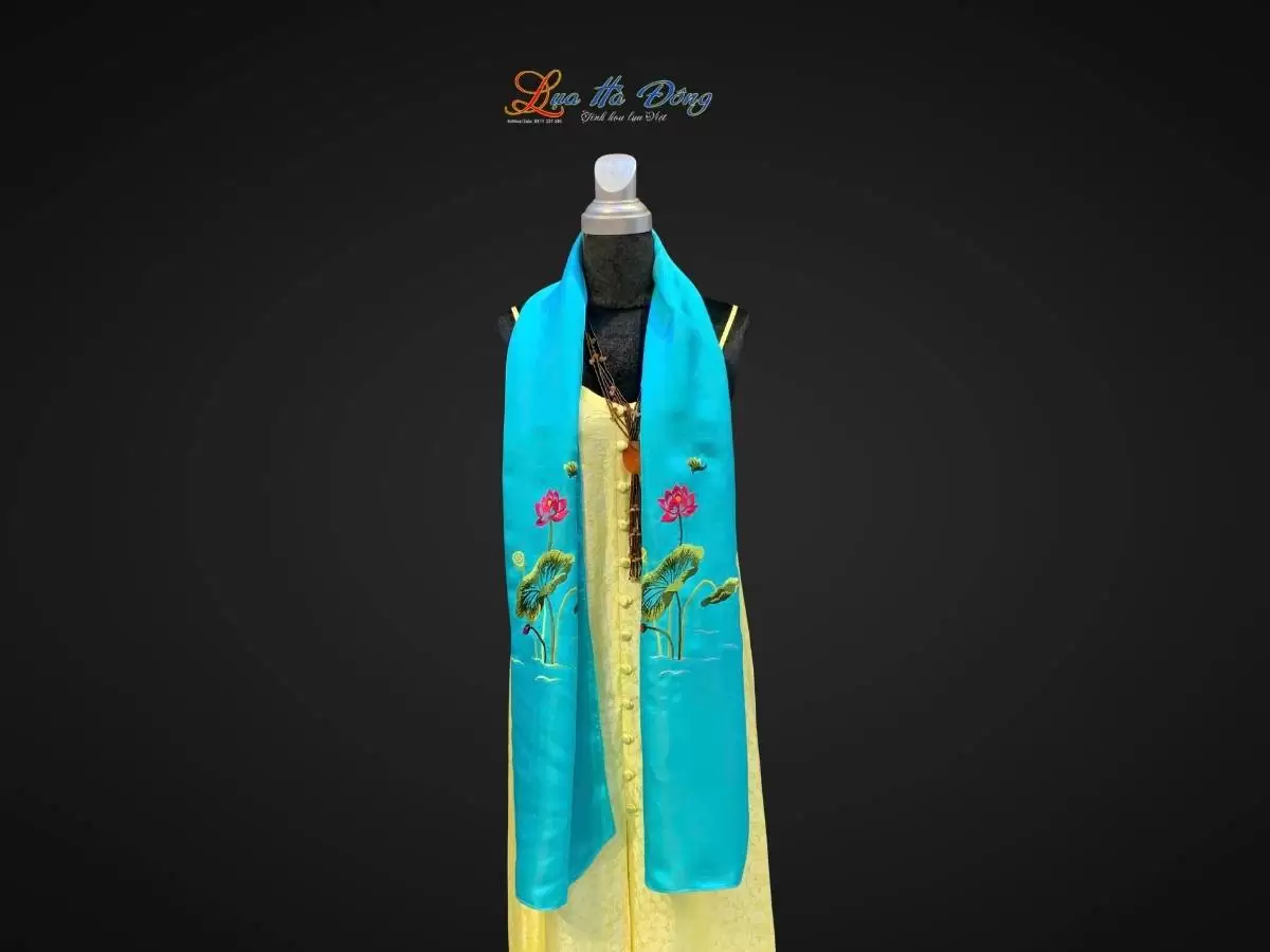 Khăn lụa trơn thêu sen xanh ngọc
