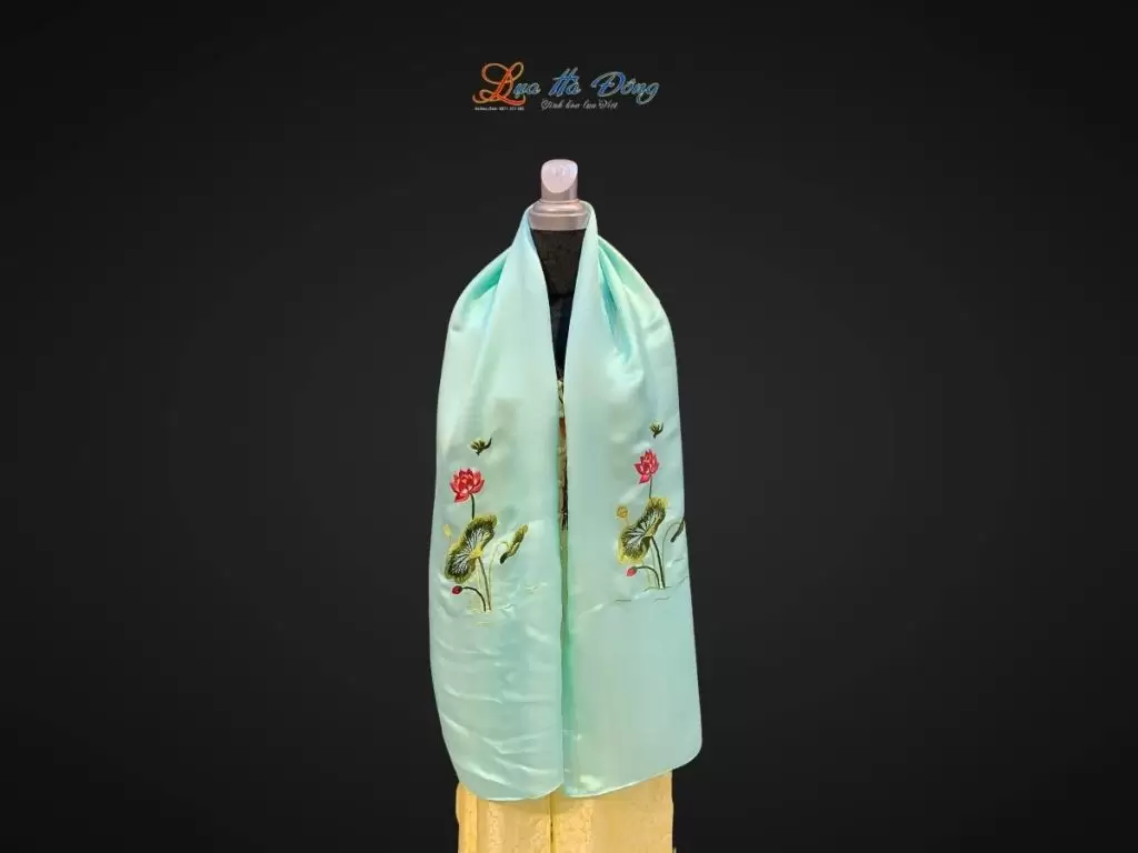 Khăn lụa trơn thêu sen xanh mint