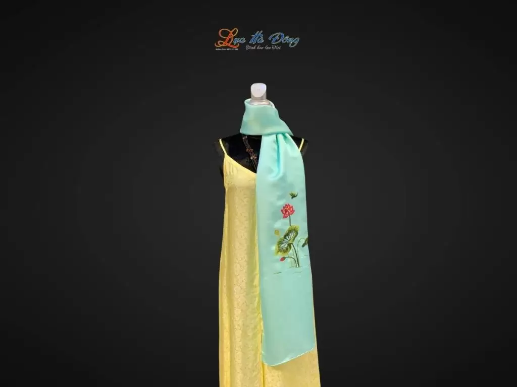 Khăn lụa trơn thêu sen xanh mint