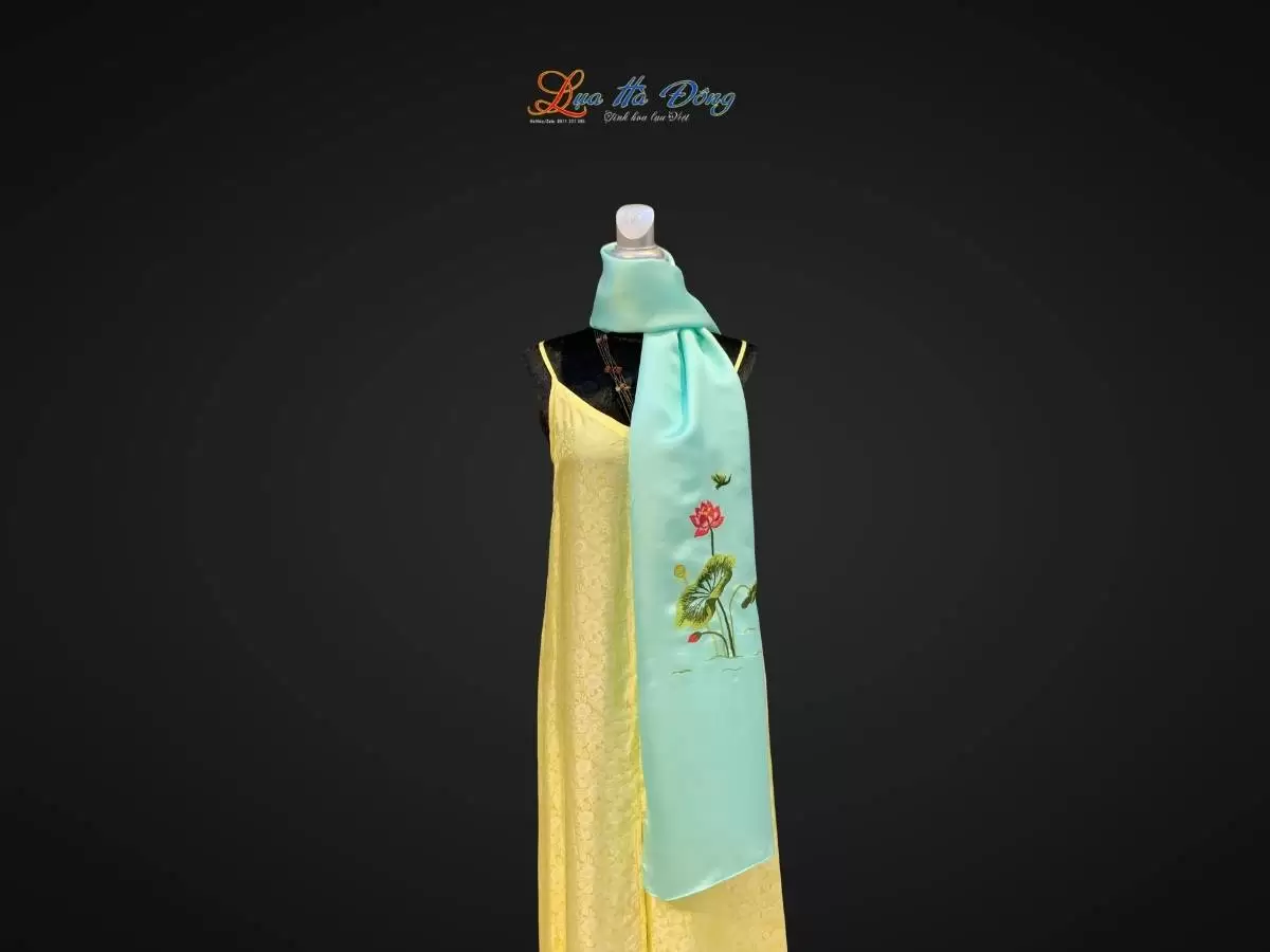 Khăn lụa trơn thêu sen xanh mint