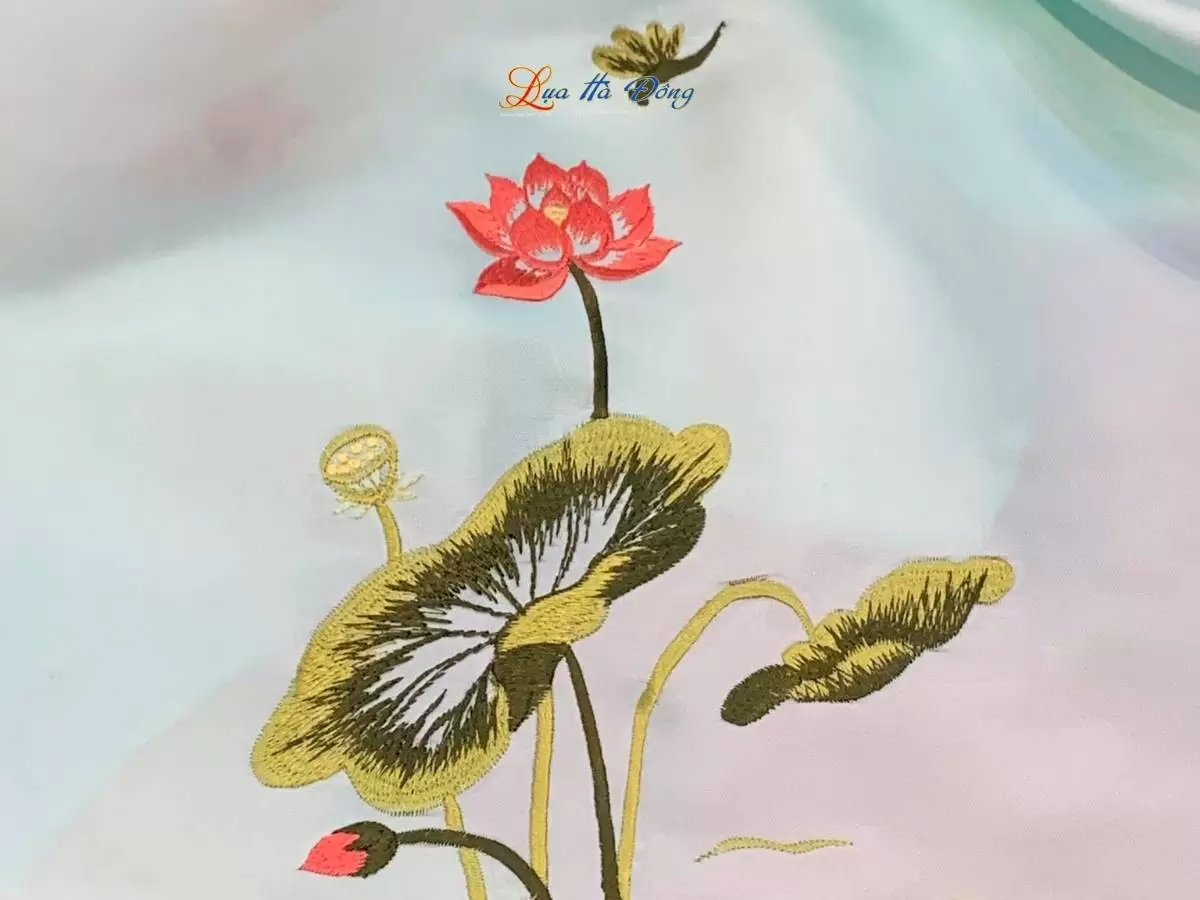 Khăn lụa trơn thêu sen xanh mint
