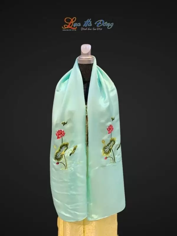 Khăn lụa trơn thêu sen xanh mint