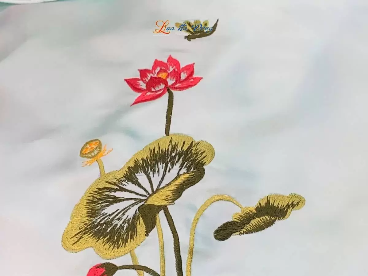 Khăn lụa trơn thêu sen xanh mint