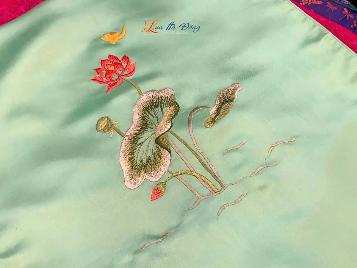Khăn lụa trơn thêu sen xanh ngọc bích