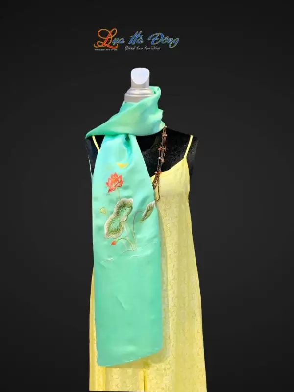 Khăn lụa trơn thêu sen xanh ngọc bích