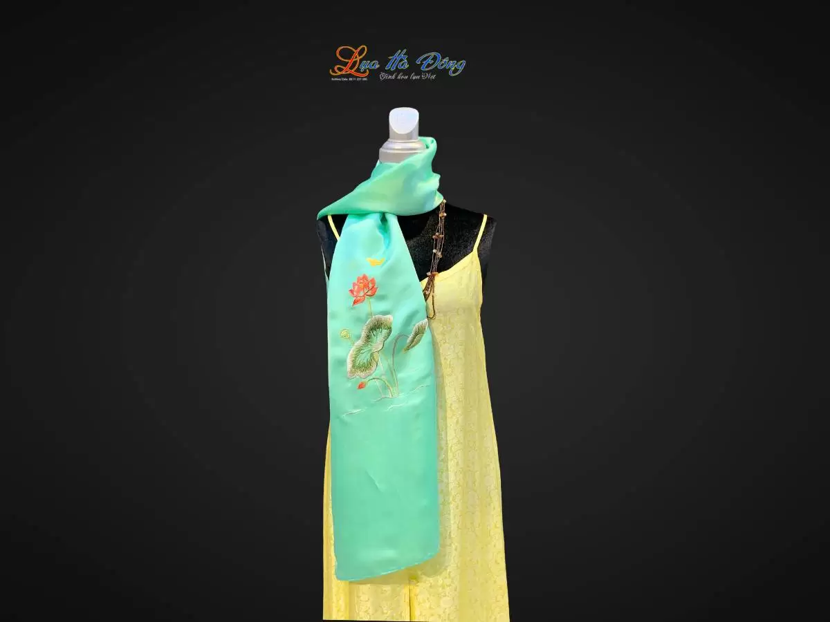 Khăn lụa trơn thêu sen xanh ngọc bích