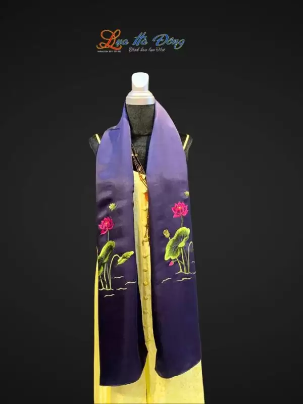 Khăn lụa trơn thêu sen xanh than