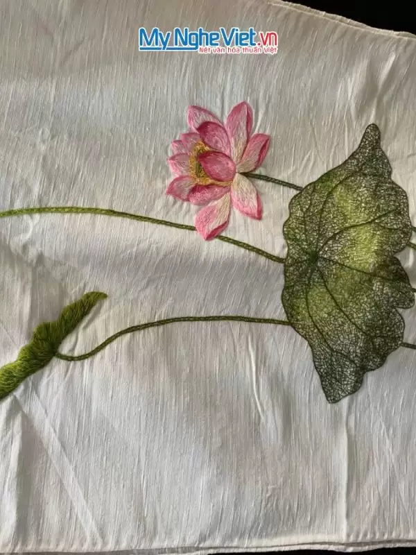 Khăn lụa đũi họa tiết hoa sen thêu tay 100% silk