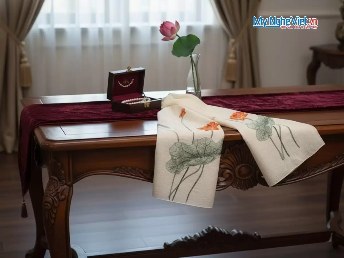 Khăn lụa đũi họa tiết hoa sen thêu tay 100% silk