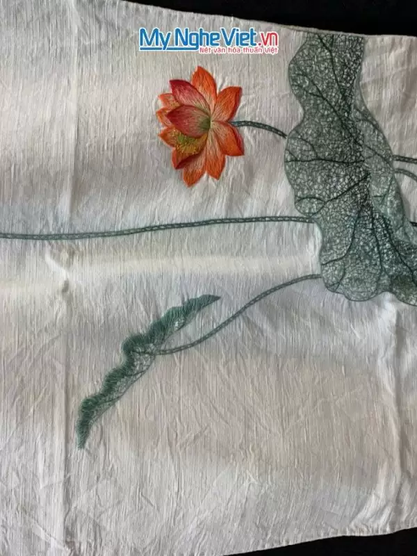 Khăn lụa đũi họa tiết hoa sen thêu tay 100% silk