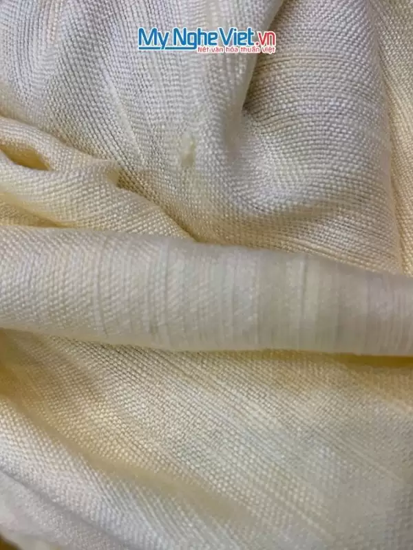 Khăn lụa đũi họa tiết hoa sen thêu tay 100% silk