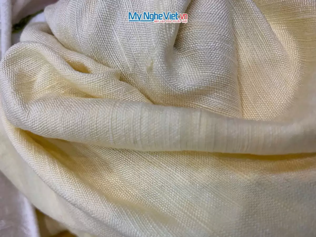 Khăn lụa đũi họa tiết hoa sen thêu tay 100% silk