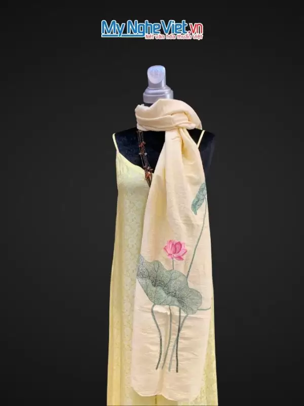 Khăn lụa đũi họa tiết hoa sen thêu tay 100% silk