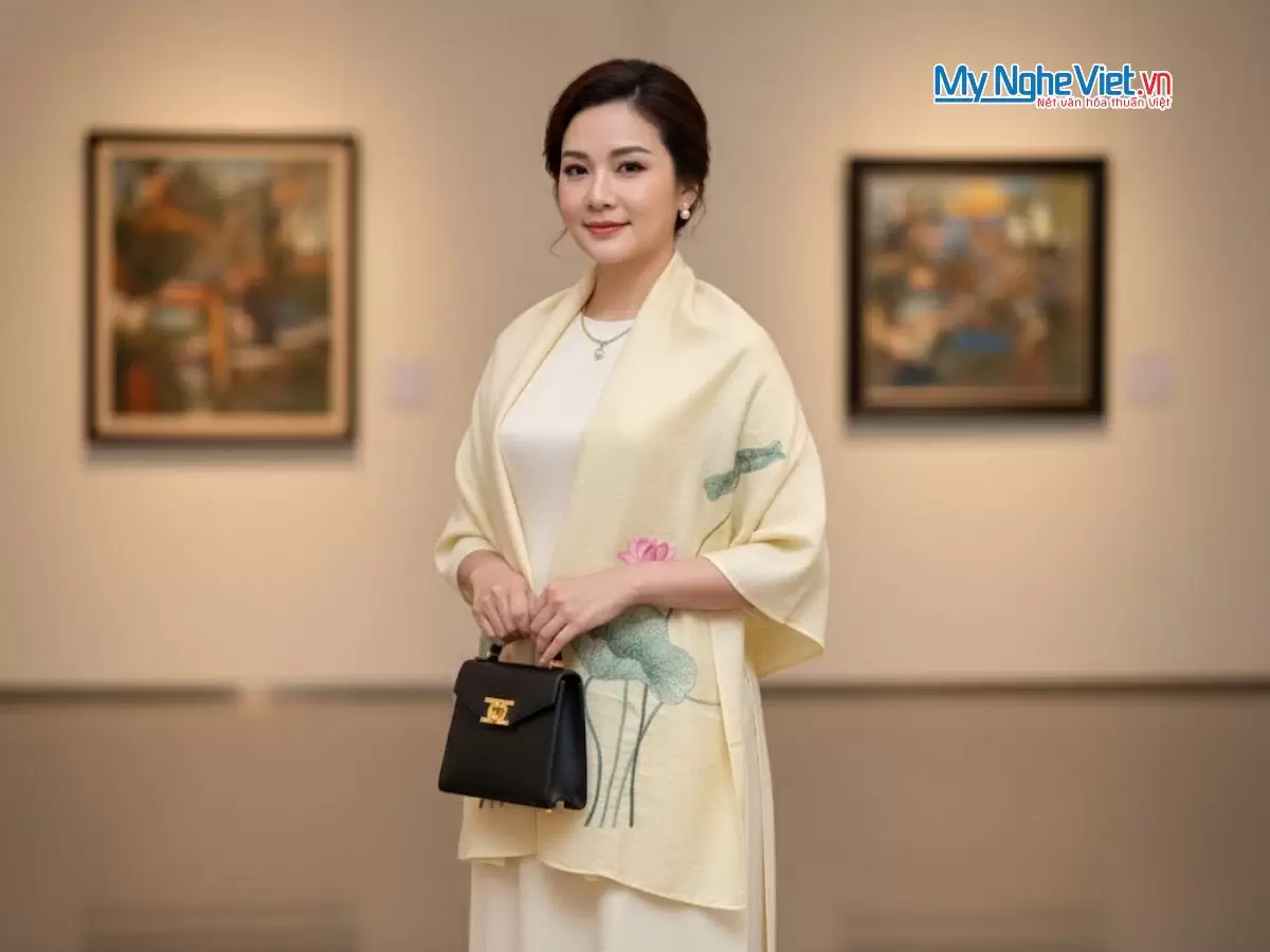 Khăn lụa đũi họa tiết hoa sen thêu tay 100% silk