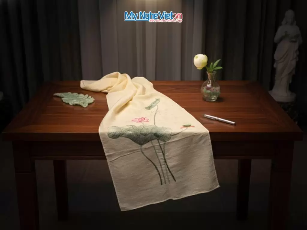 Khăn lụa đũi họa tiết hoa sen thêu tay 100% silk