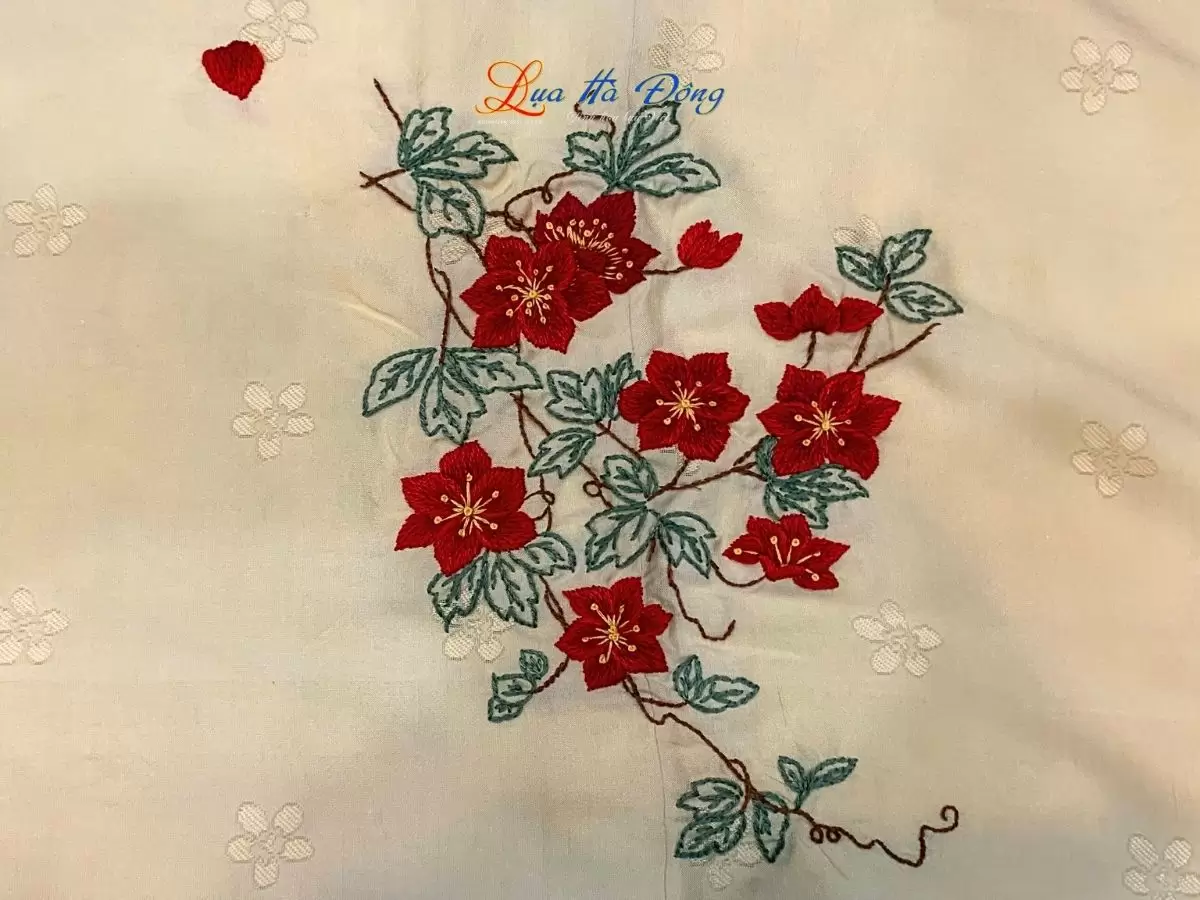 Khăn lụa vân cổ thêu tay mai vàng