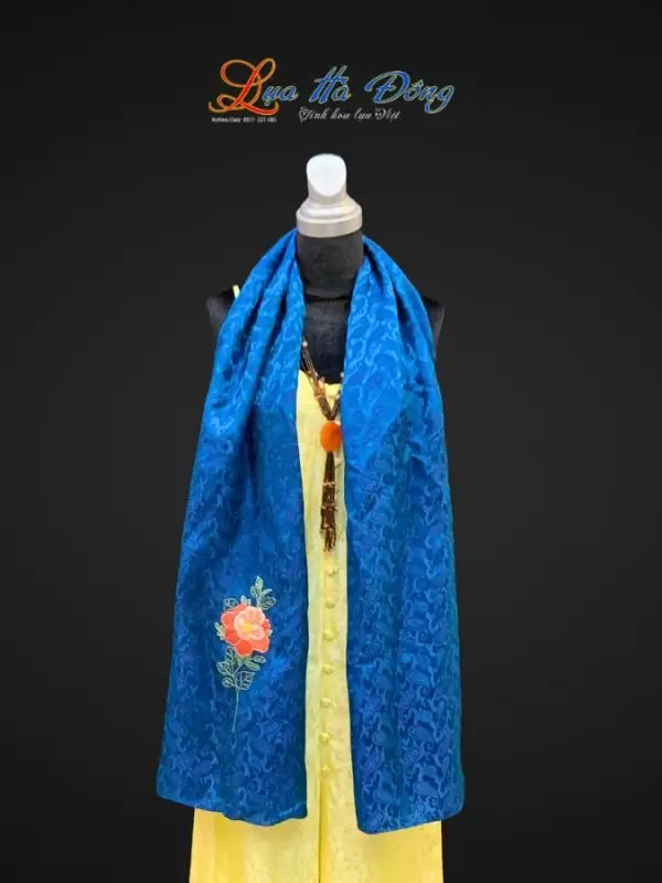 Khăn lụa thêu tay đuôi công xanh đậm