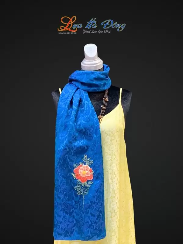 Khăn lụa thêu tay đuôi công xanh đậm