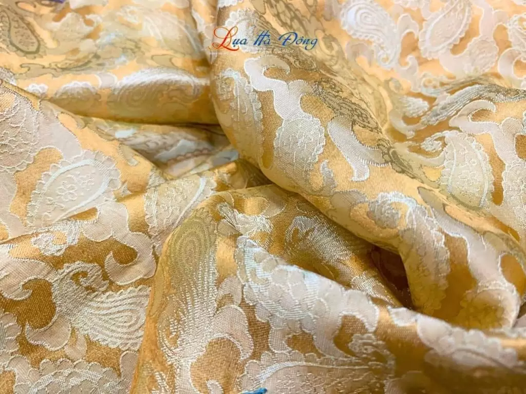 Khăn lụa thêu tay đuôi công vàng đồng