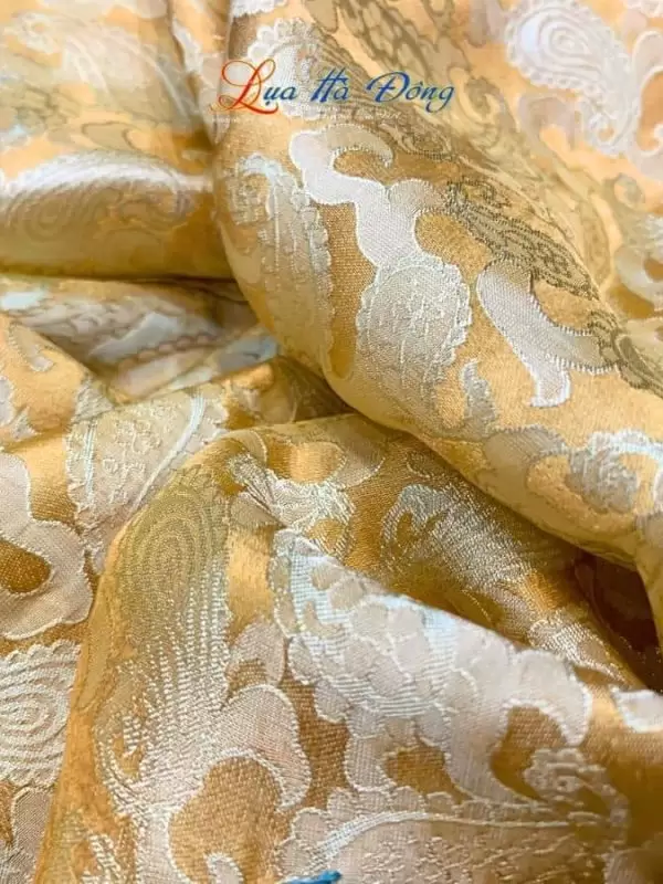 Khăn lụa thêu tay đuôi công vàng đồng