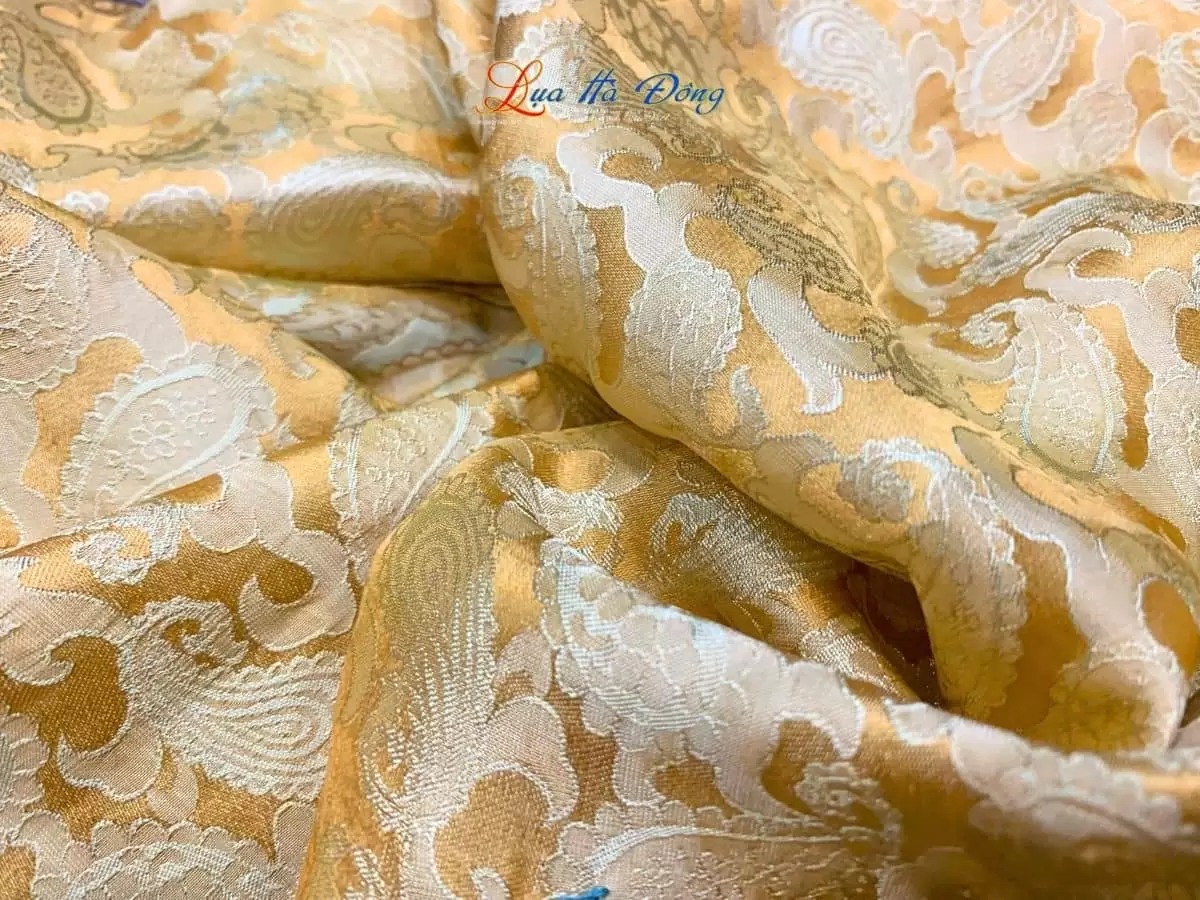 Khăn lụa thêu tay đuôi công vàng đồng