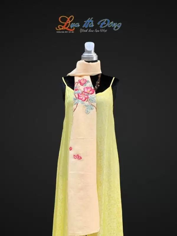 Khăn lụa vân cổ thêu tay lá cây kem