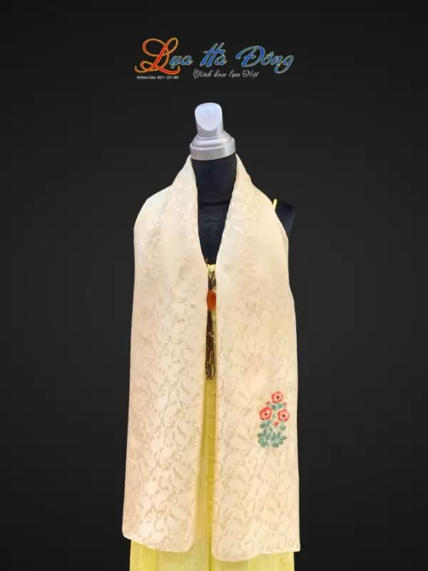 Khăn lụa thêu tay đuôi công kem