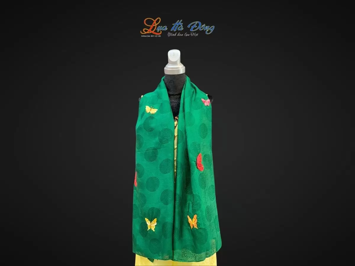 Khăn lụa vân cổ thêu tay triện thọ xanh