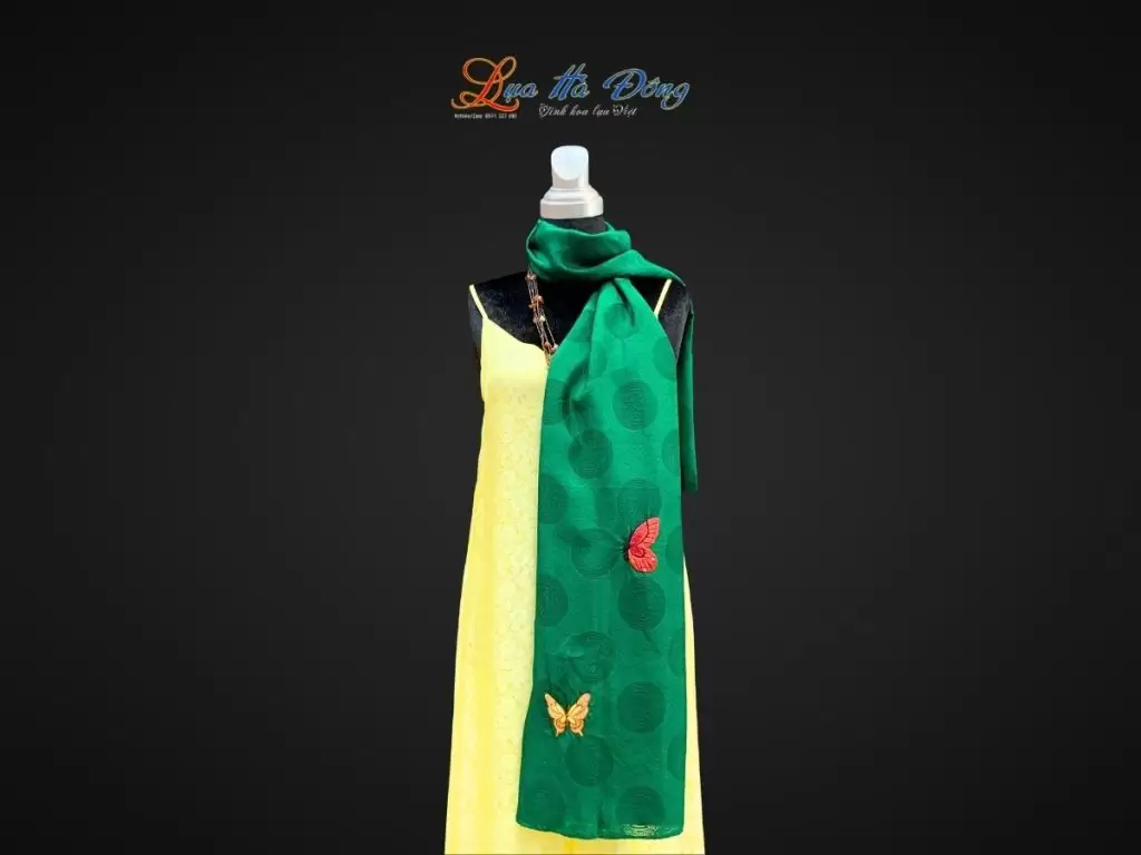 Khăn lụa vân cổ thêu tay triện thọ xanh