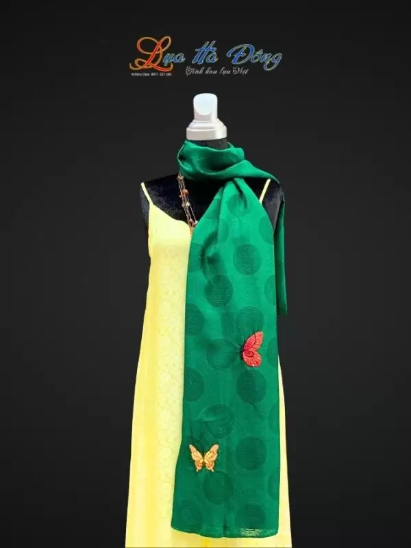 Khăn lụa vân cổ thêu tay triện thọ xanh