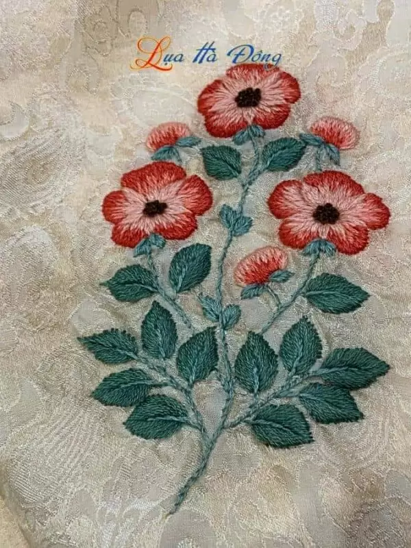 Khăn lụa thêu tay đuôi công kem