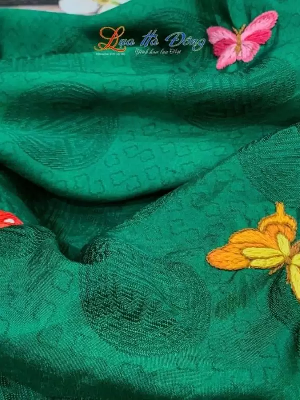 Khăn lụa vân cổ thêu tay triện thọ xanh