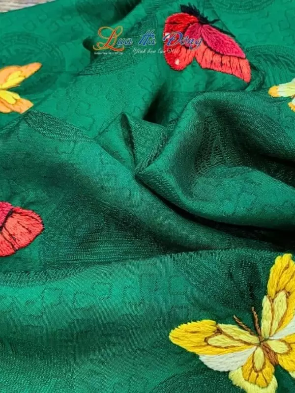 Khăn lụa vân cổ thêu tay triện thọ xanh