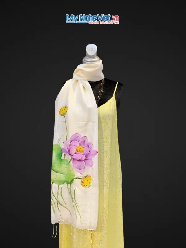 Khăn lụa tơ tằm vẽ tay hoa sen