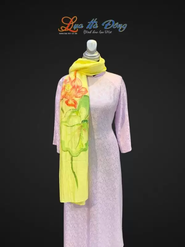 Khăn lụa tơ tằm vẽ tay sen vàng