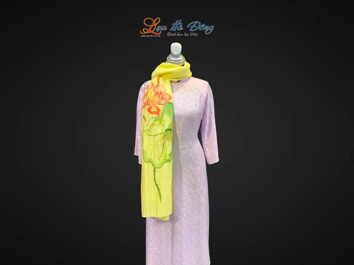 Khăn lụa tơ tằm vẽ tay sen vàng