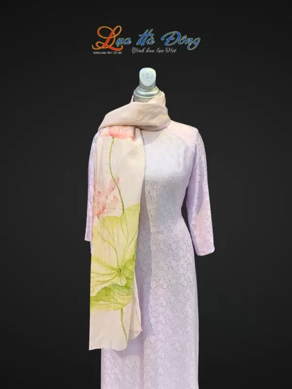 Khăn lụa tơ tằm vẽ tay sen tím nhạt