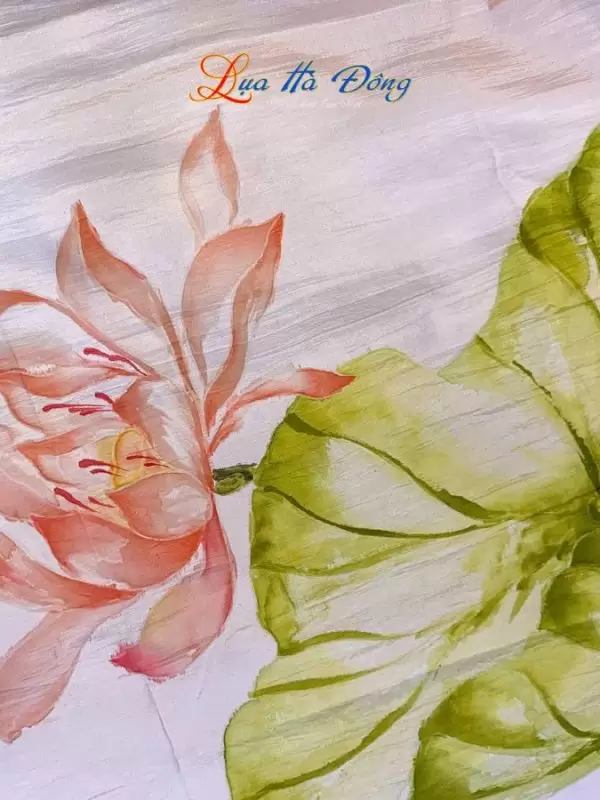 Khăn lụa tơ tằm vẽ tay sen tím nhạt