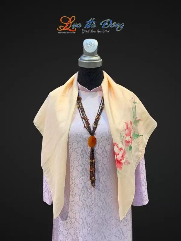 Khăn lụa vuông tơ tằm màu hồng vẽ hoa