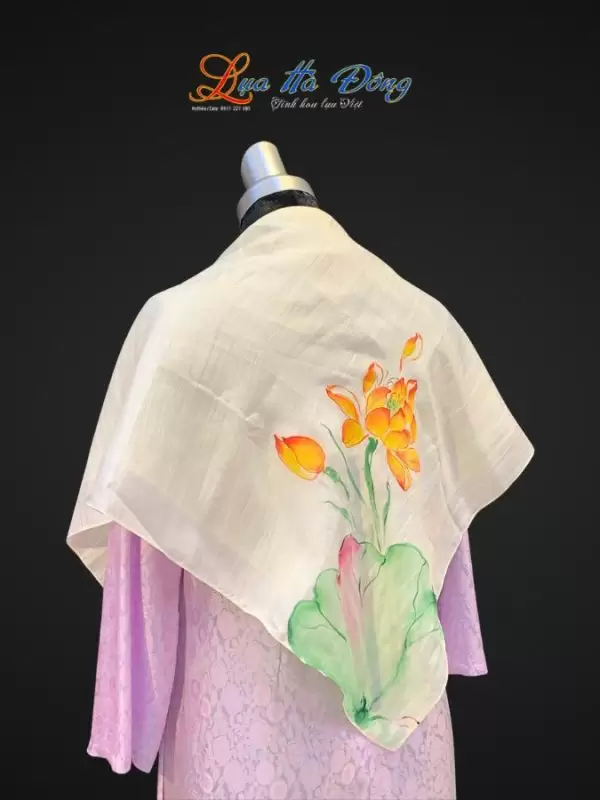 Khăn lụa vuông tơ tằm màu trắng vẽ hoa